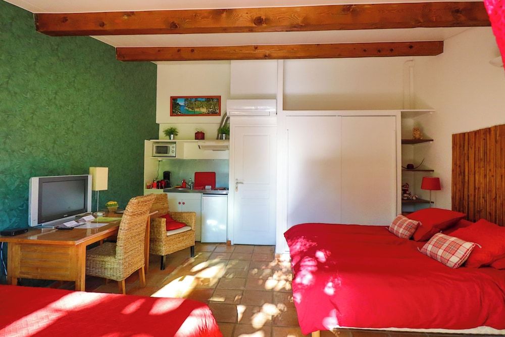 Le Mas de Bertagne - Chambres d'Hôtes Triple Room (Cascade) 17