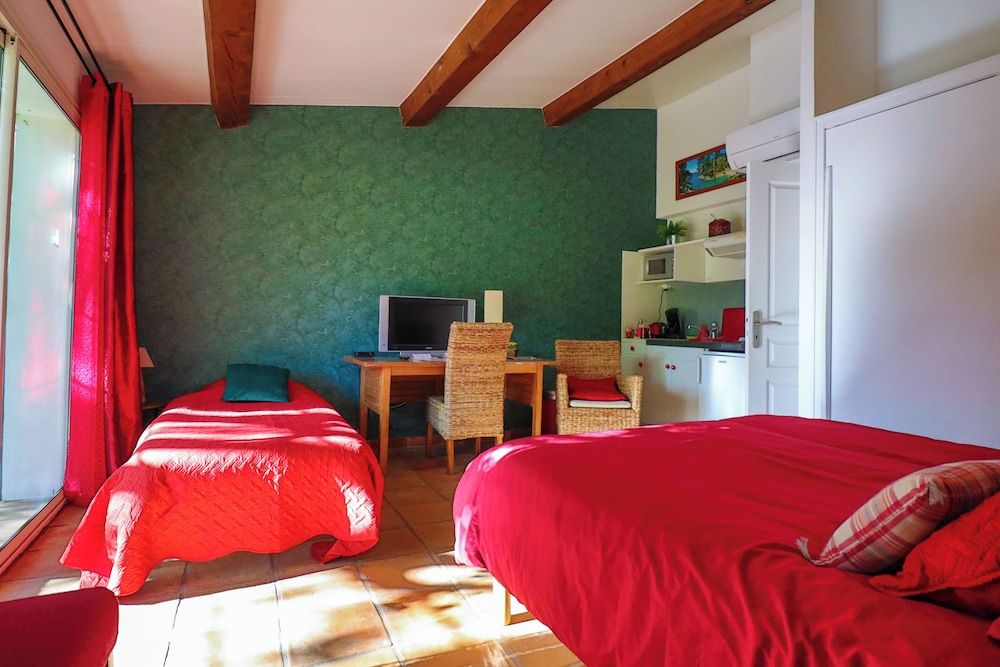 Le Mas de Bertagne - Chambres d'Hôtes Triple Room (Cascade) 5