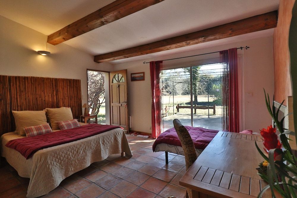 Le Mas de Bertagne - Chambres d'Hôtes Triple Room (Cascade) 2