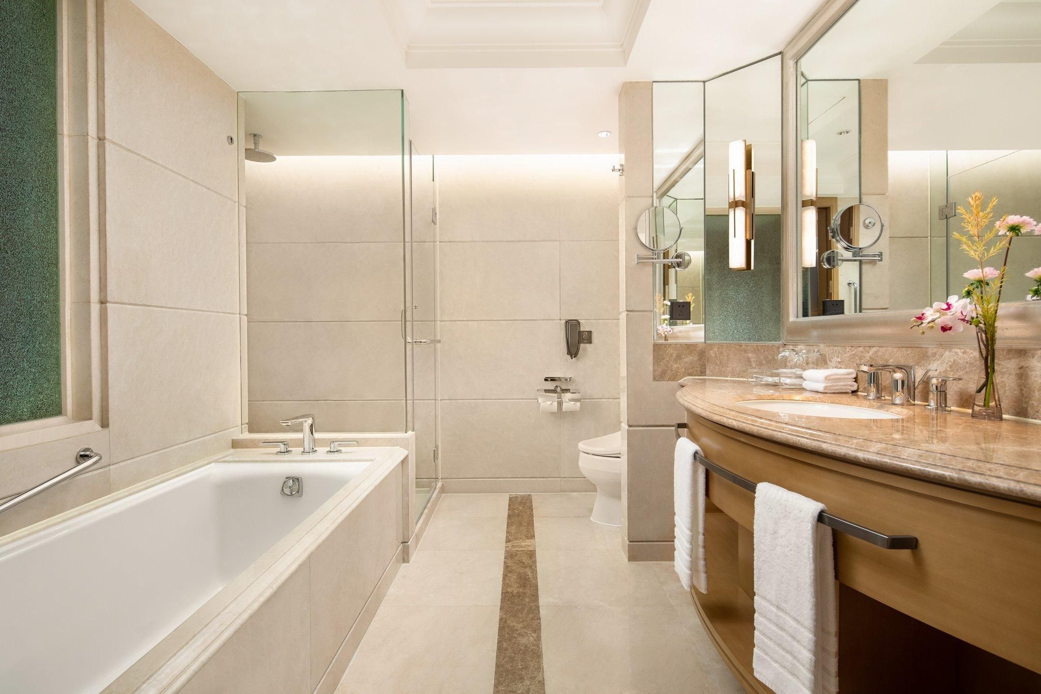 1 King Premium Suite Lounge Access