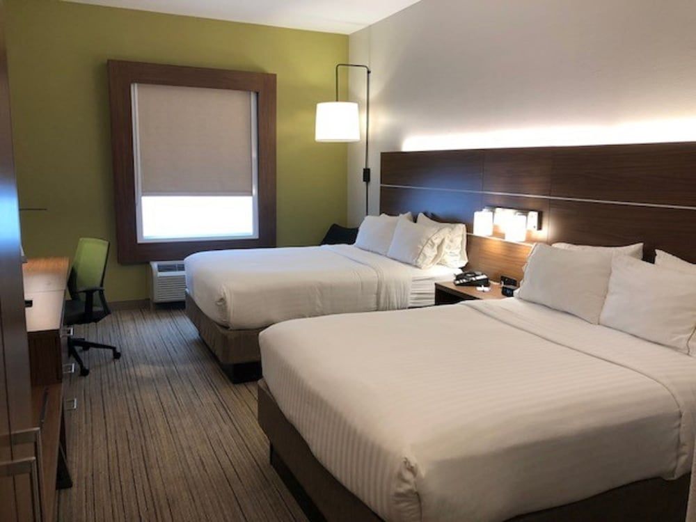 Standard Room, 2 Queen Beds, Accessible (Roll-In Shower)