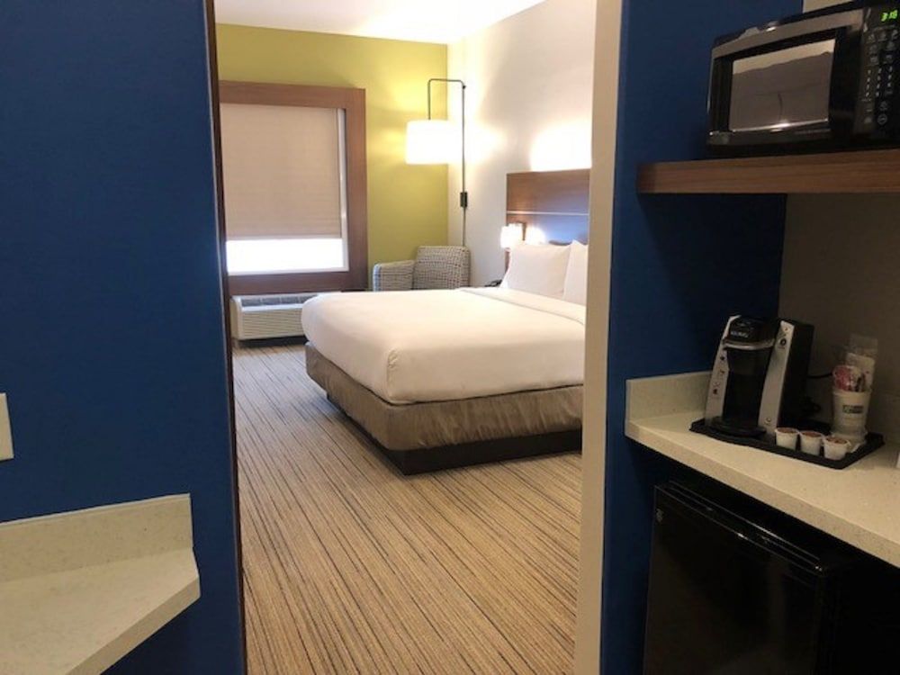 Standard Room, 1 King Bed, Accessible (Accessible Tub)