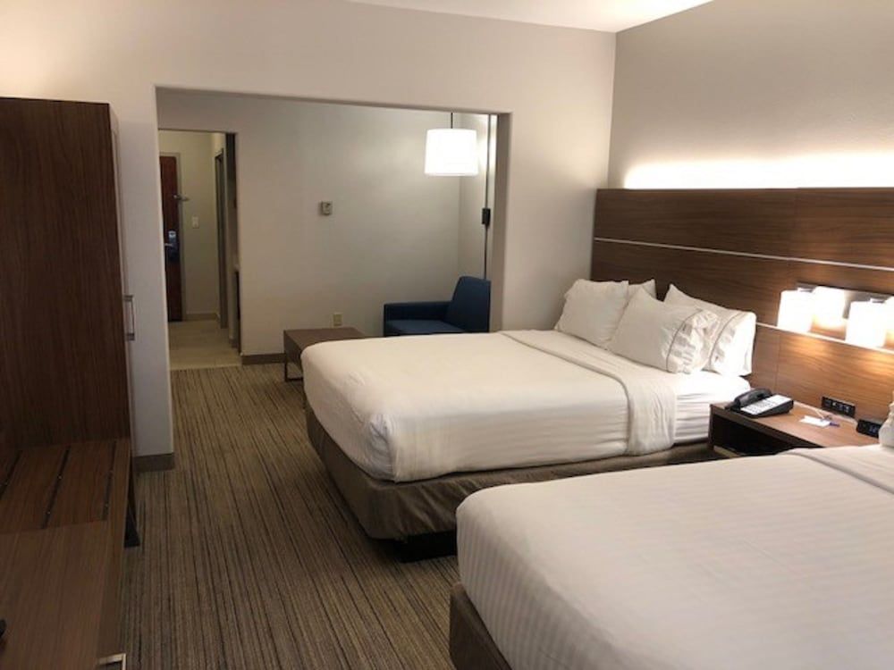 Standard Room, 2 Queen Beds, Accessible (Roll-In Shower)