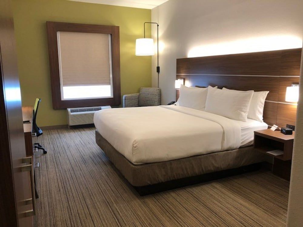 Standard Room, 1 King Bed