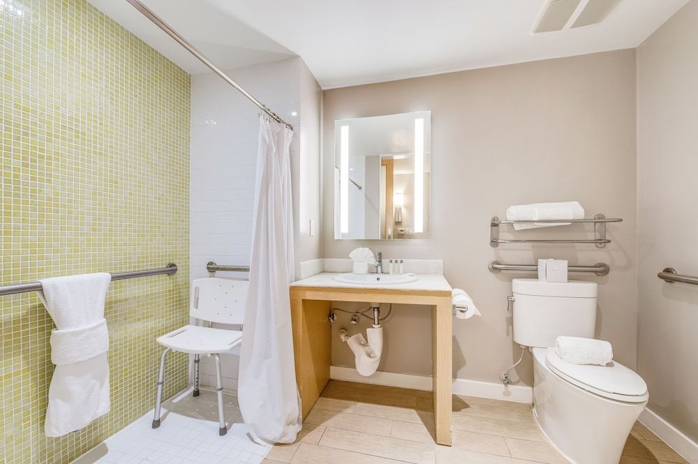 The Landon Bay Harbor - Miami Beach Deluxe Room, 1 King Bed, Accessible 7