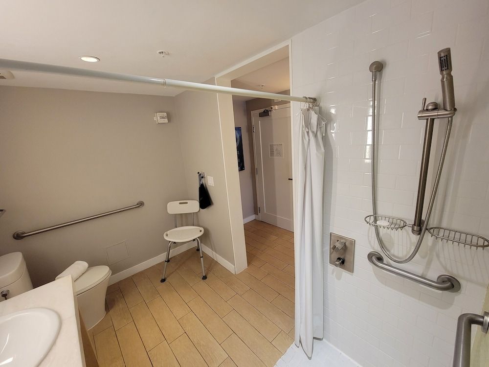 The Landon Bay Harbor - Miami Beach Deluxe Room, 1 King Bed, Accessible 6