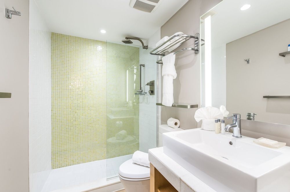 The Landon Bay Harbor - Miami Beach Deluxe Room, 1 King Bed 7