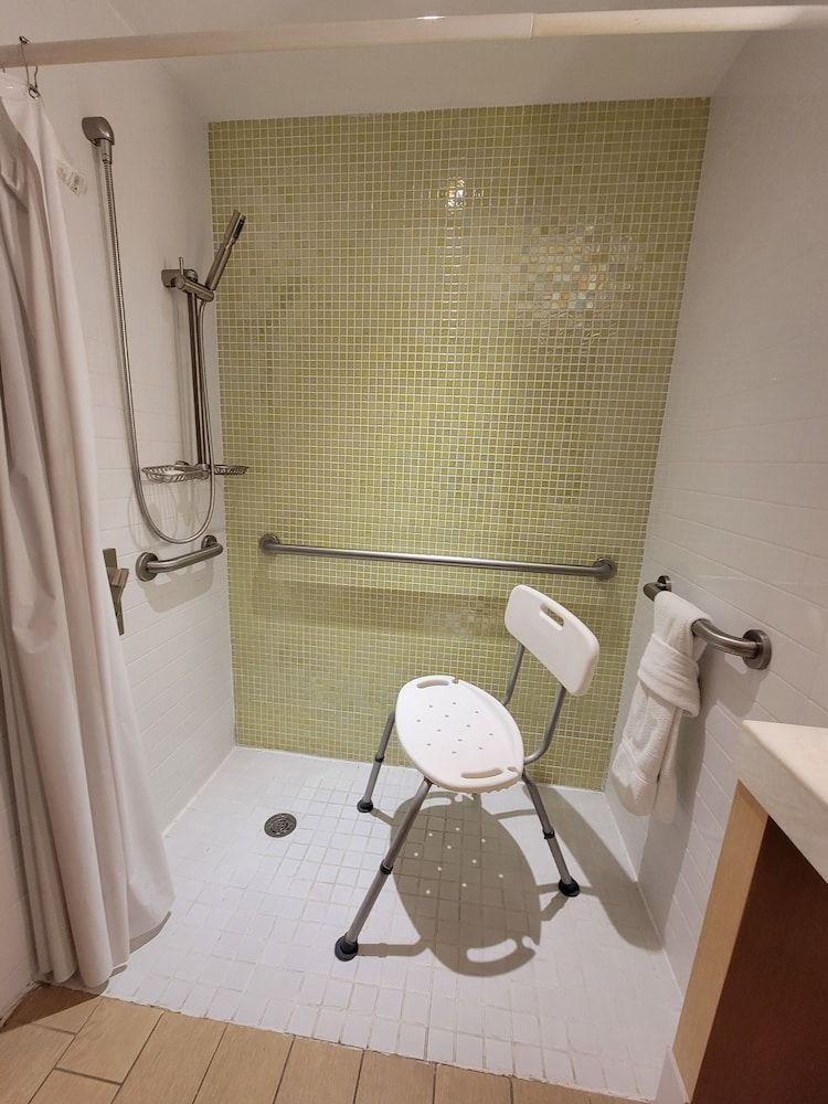 The Landon Bay Harbor - Miami Beach Deluxe Room, 1 King Bed, Accessible 5