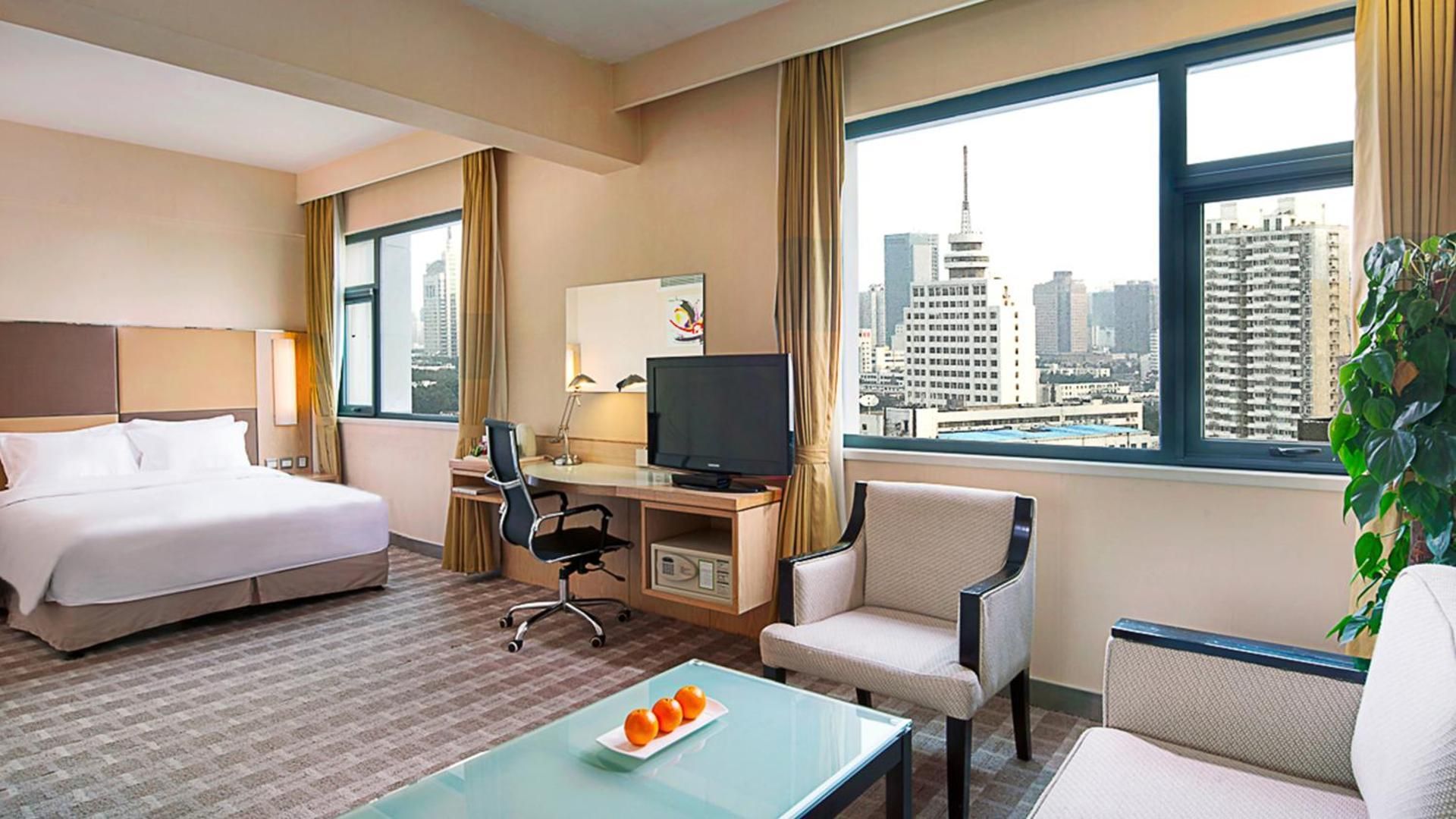1 Queen Suite