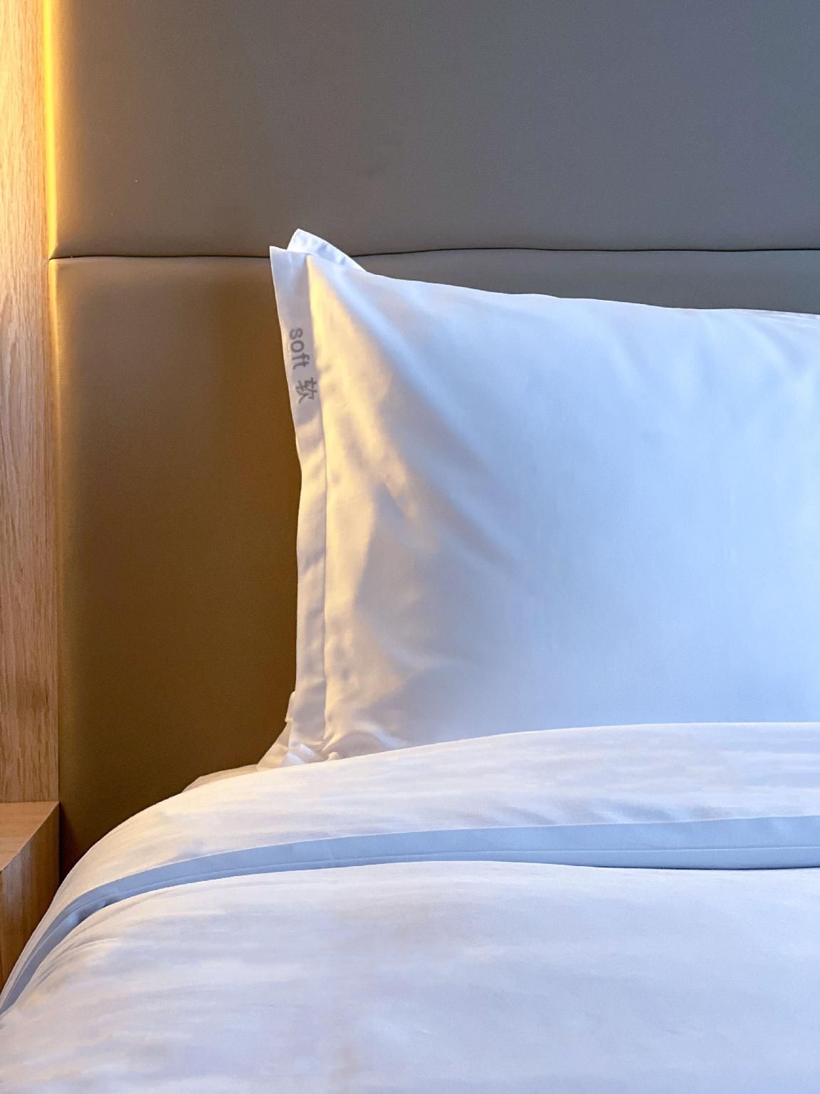 1 Queen Bed Standard