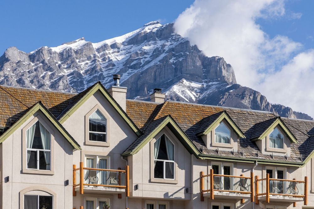 undefined Rundlestone Lodge