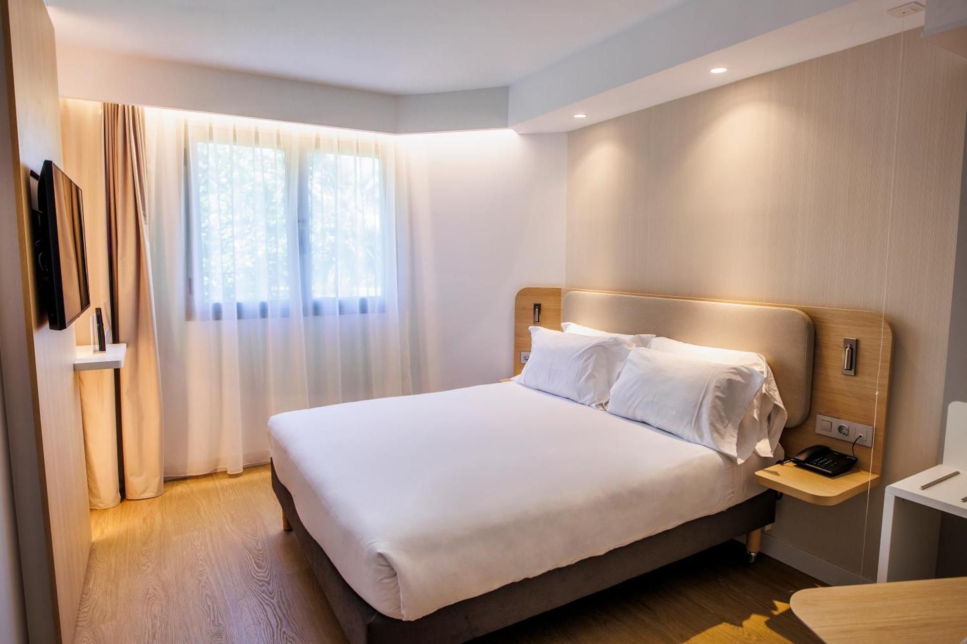 Holiday Inn Express Logrono Rioja By IHG Standard Queen Room - Free Breakfast 2