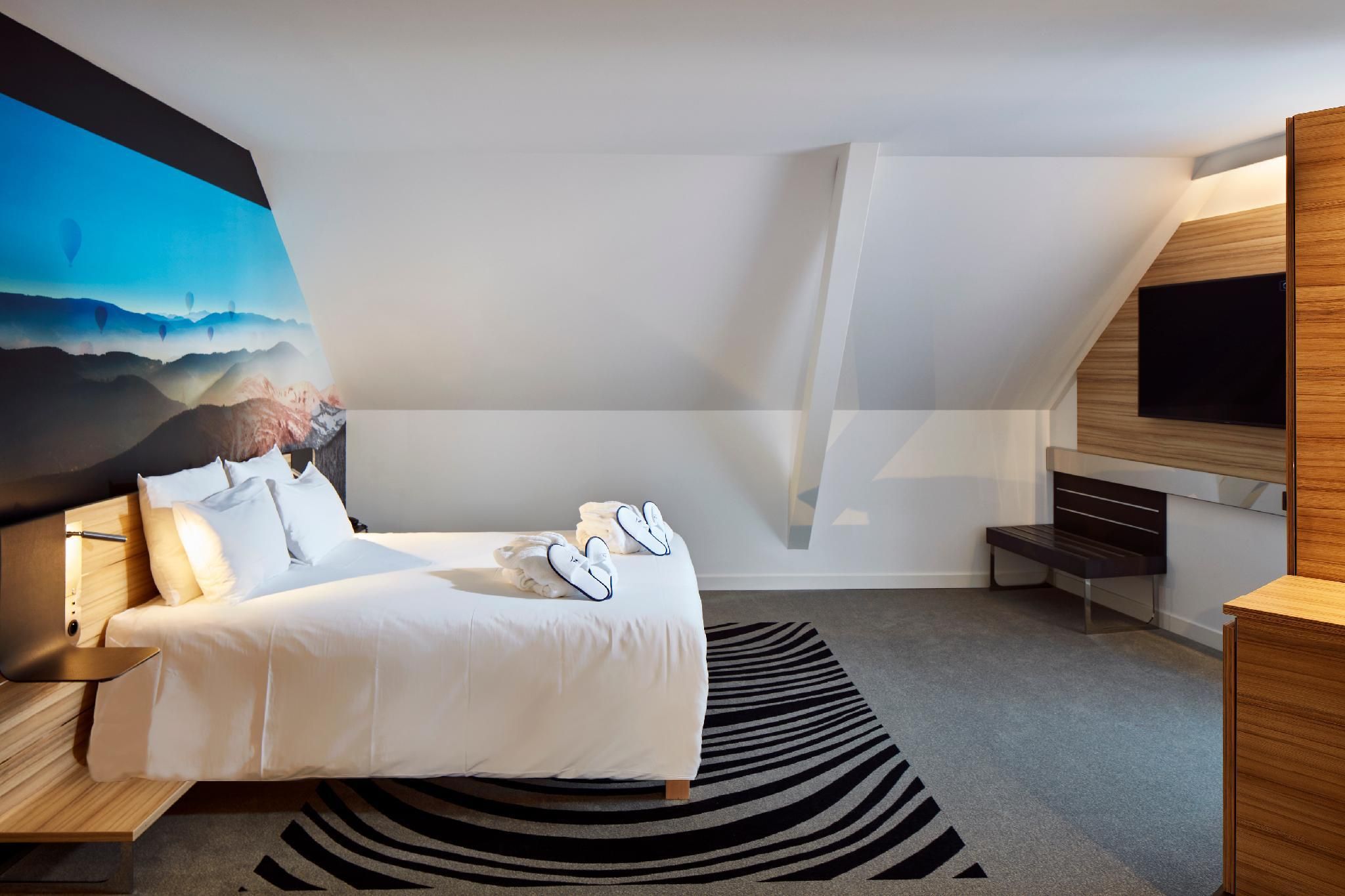 Executive Suite Queen Bed
