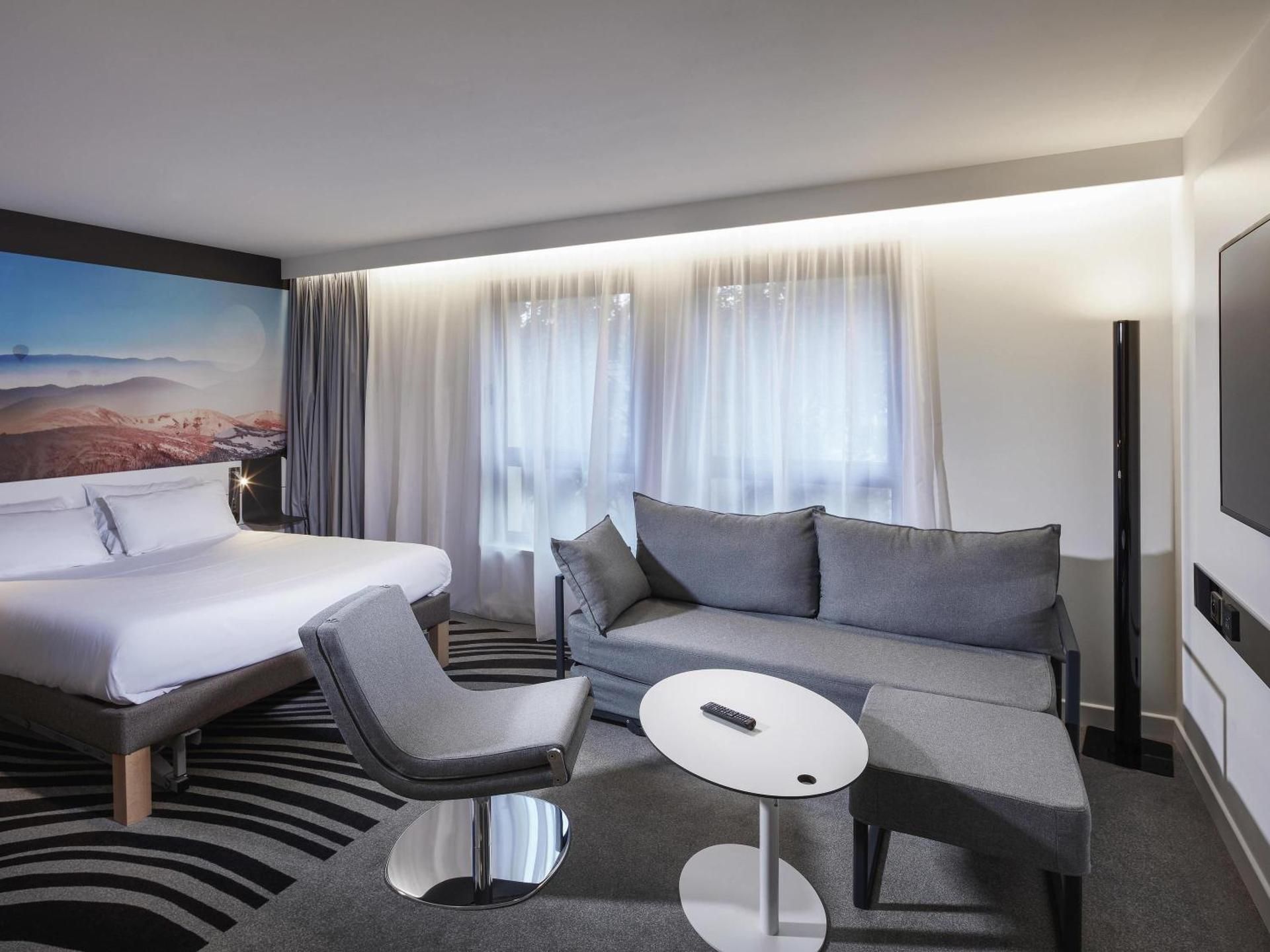 Superior Suite (Queen Bed)
