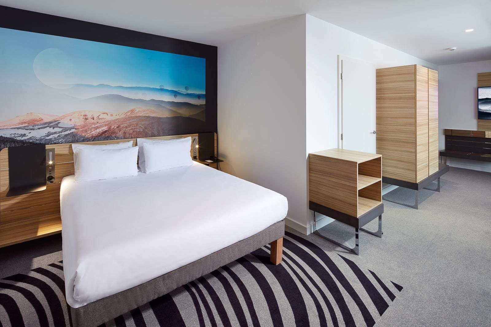 Superior Suite (Queen Bed)