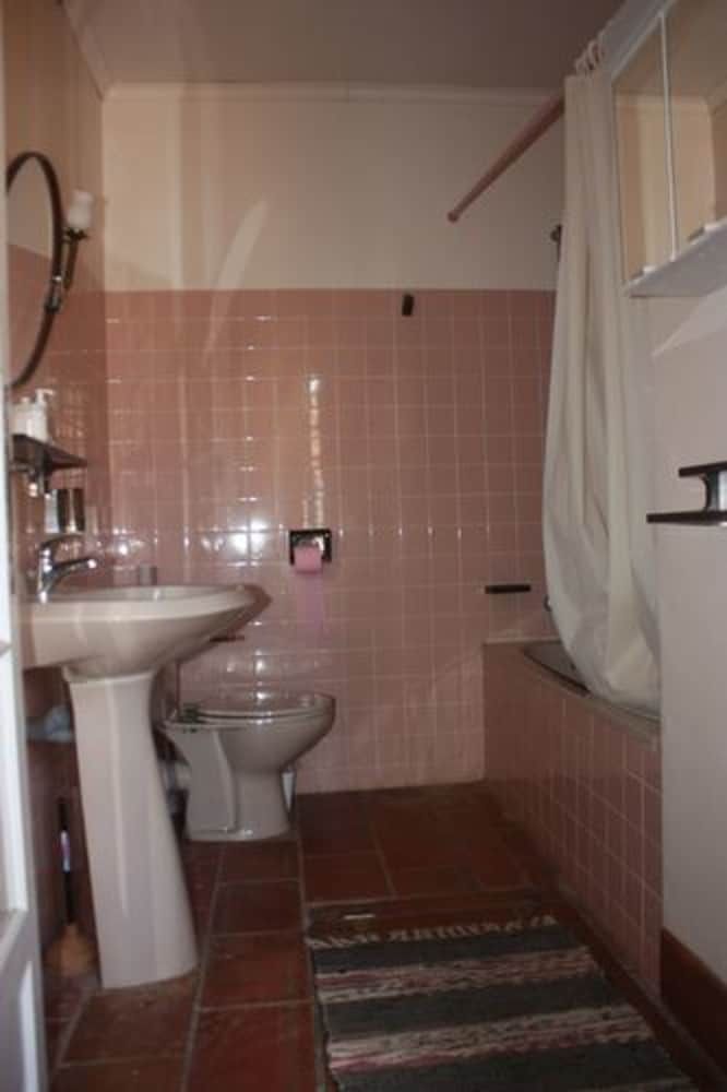 Presbytère de Jonquiere Quadruple Room (L'Evêque) 7