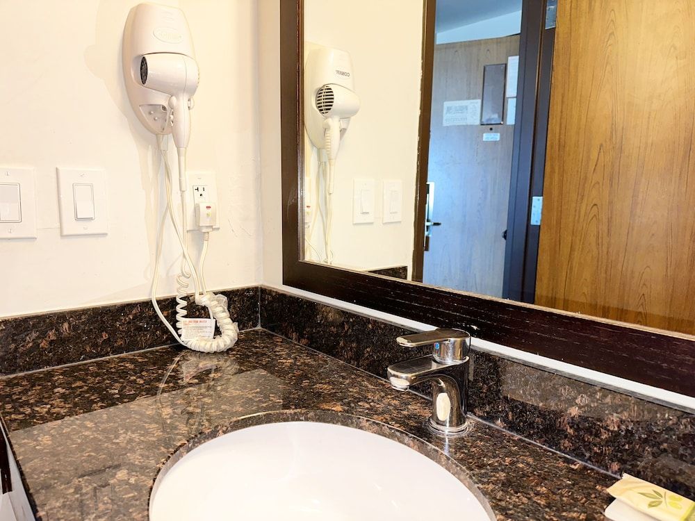 Lincoln Hotel Monterey Park Los Angeles Suite, Non Smoking 13