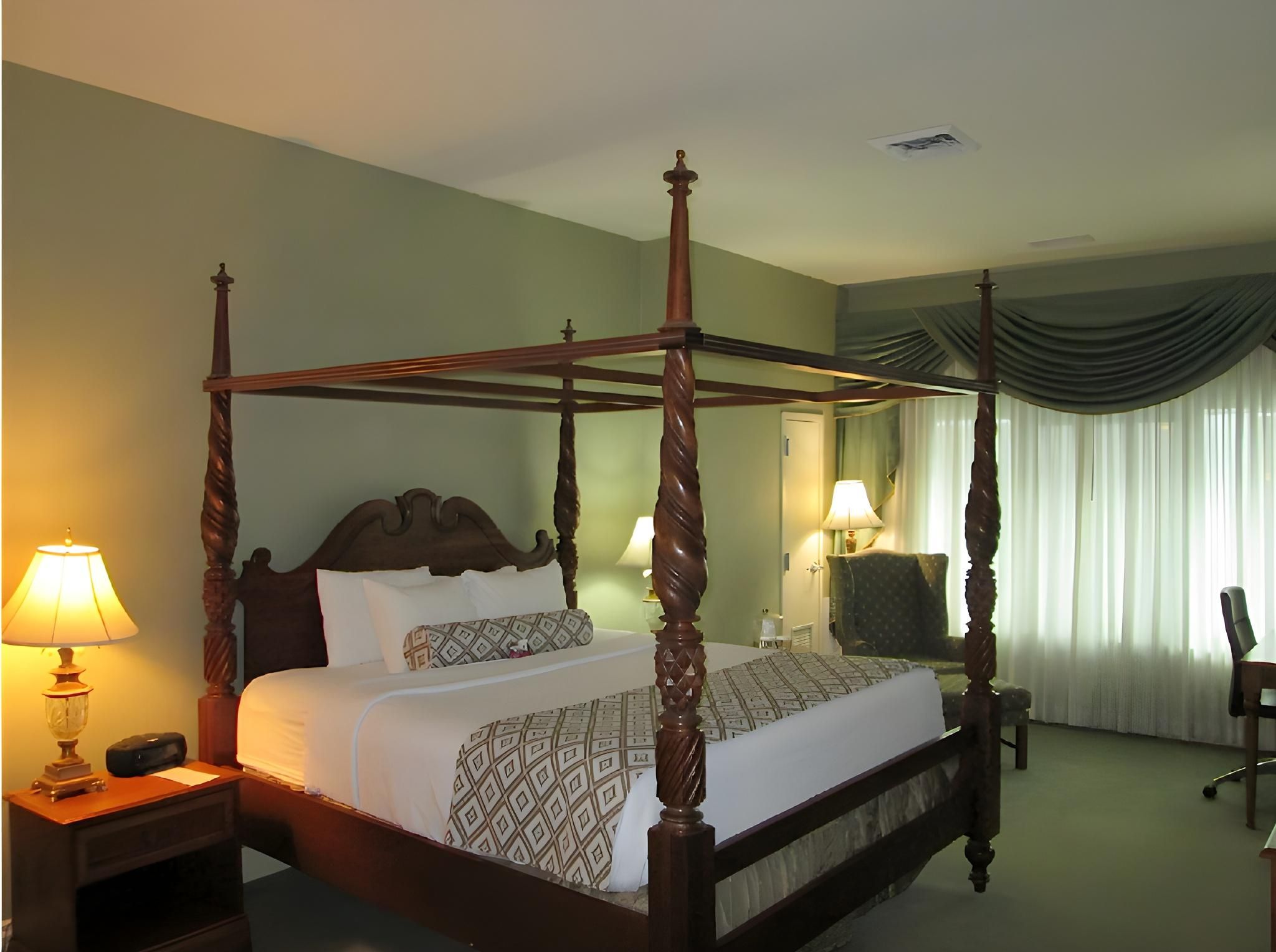 Plaza Suite