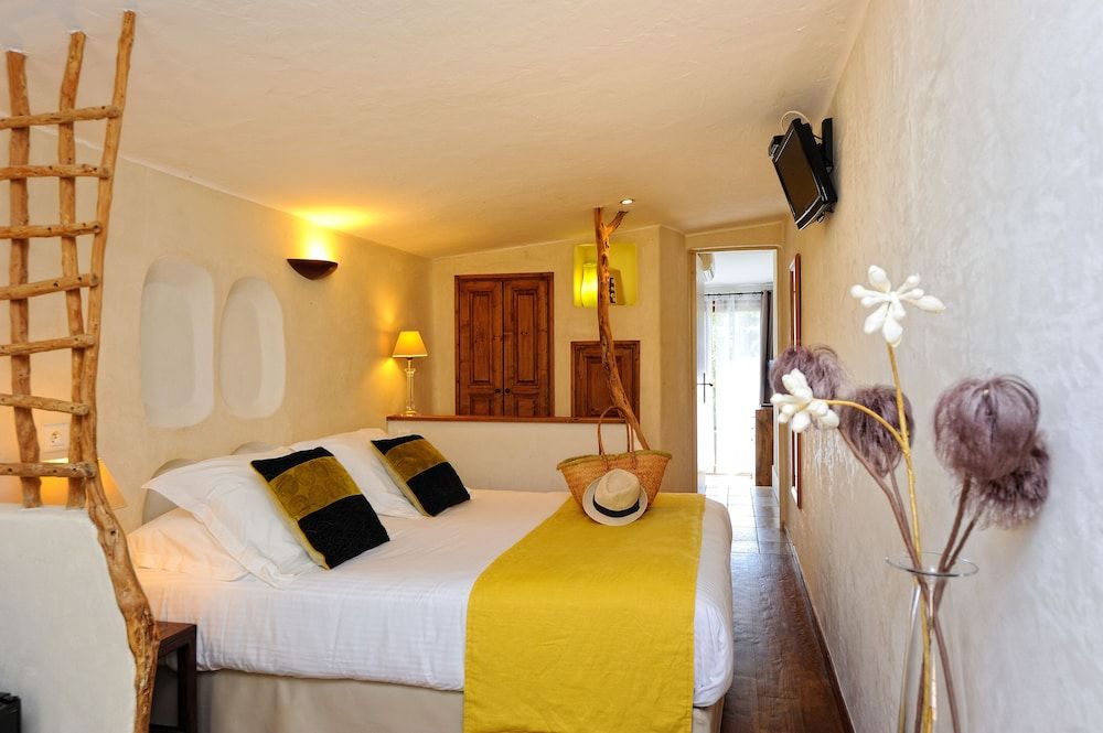 Double or Queen Room, Garden View, Balcony/Patio