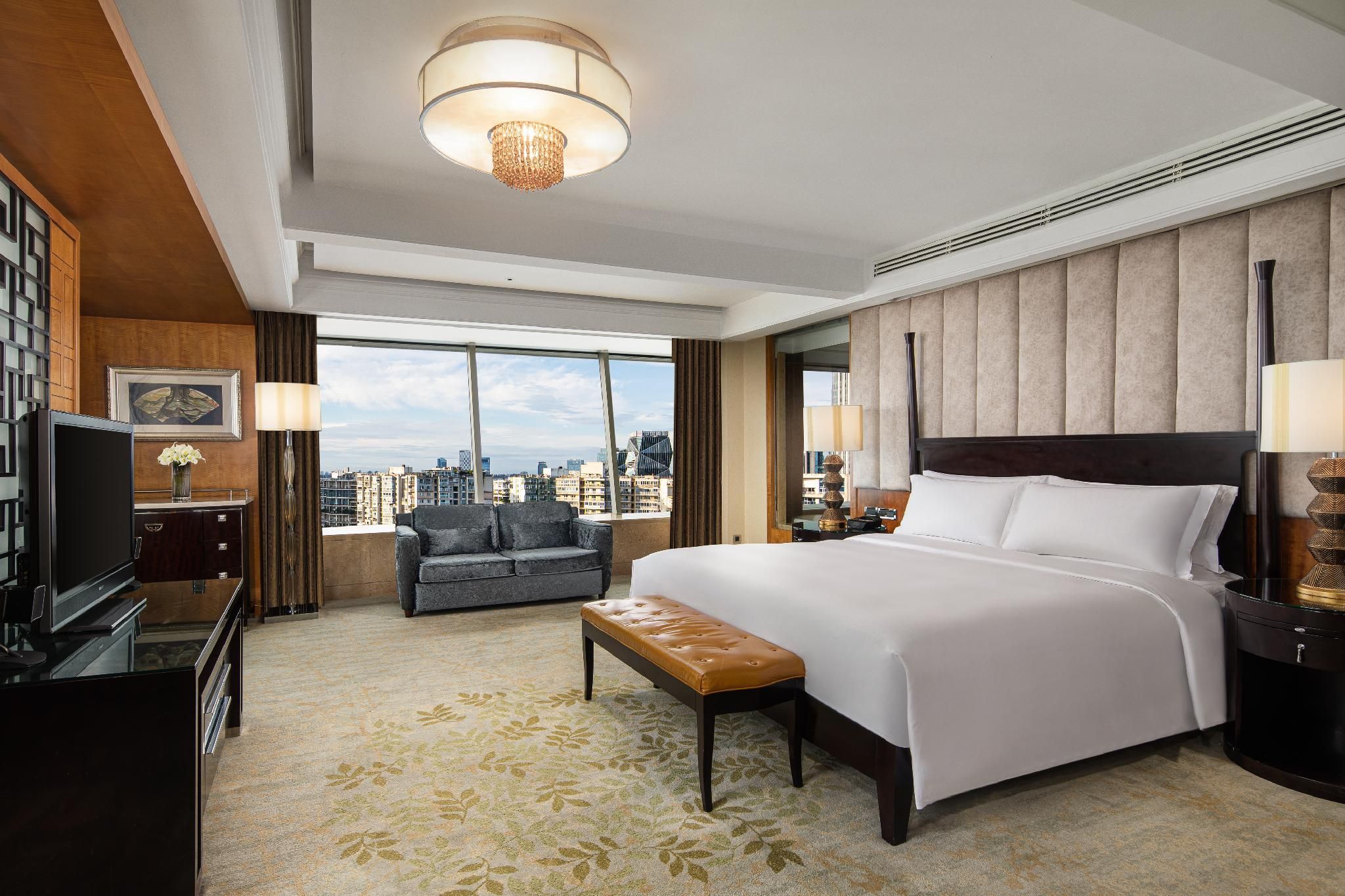 1 King Junior Suite Club Lounge Access
