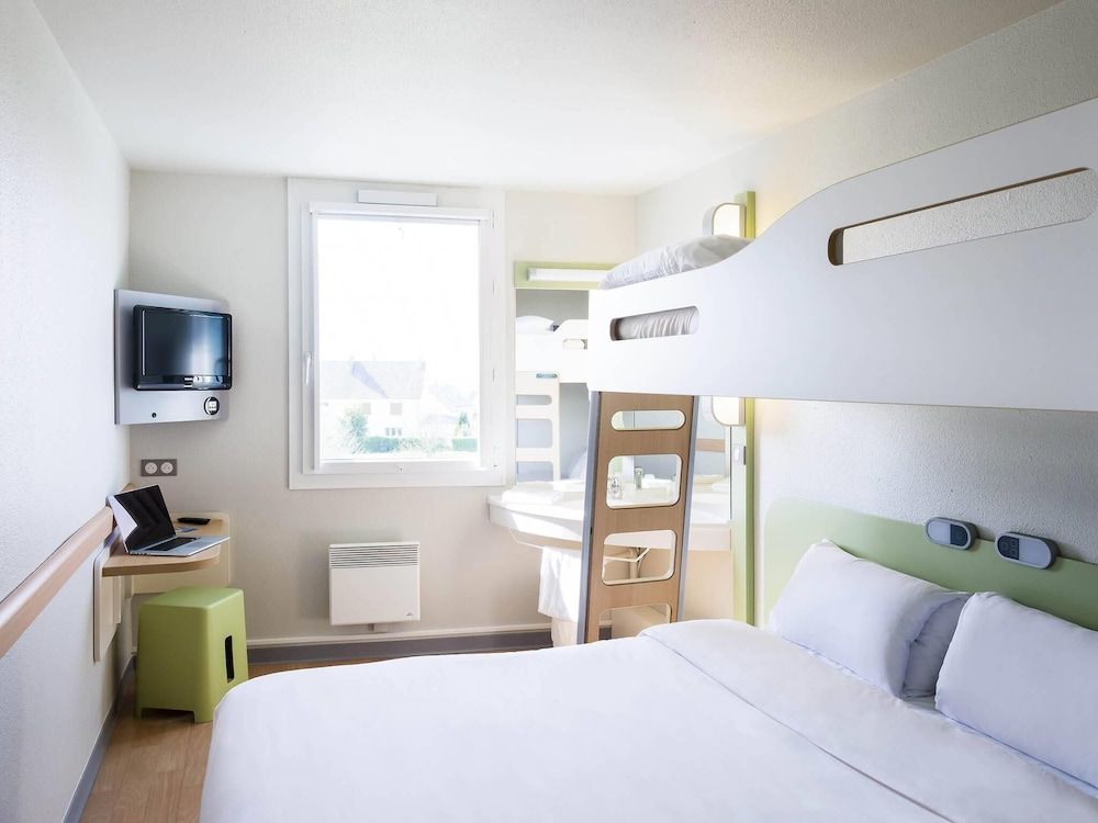 Full and Bunk Bed Room, BunkBed