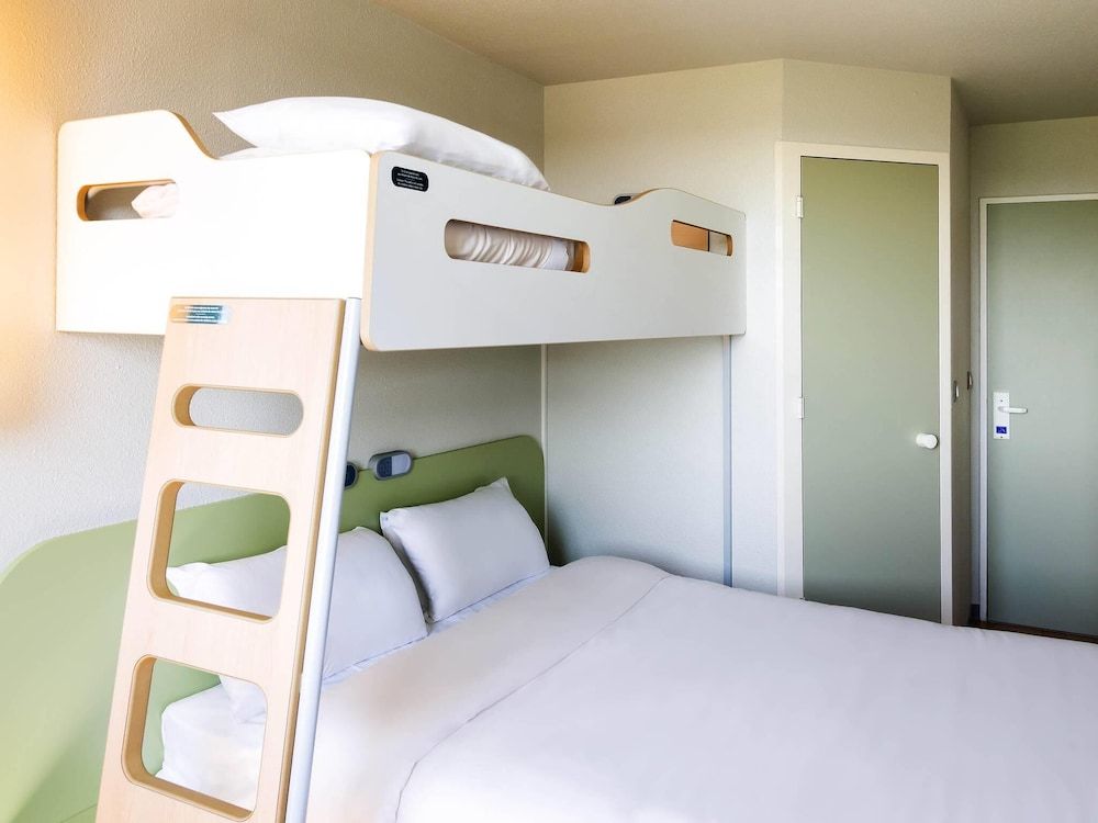 Full and Bunk Bed Room, BunkBed