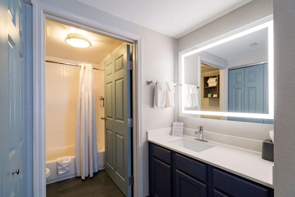 Suite, 1 Bedroom, Kitchen (Living & Dining Area)