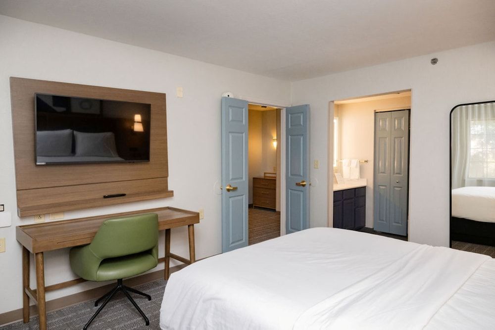 Suite, 2 Bedrooms, Kitchen (Living & Dining Area)