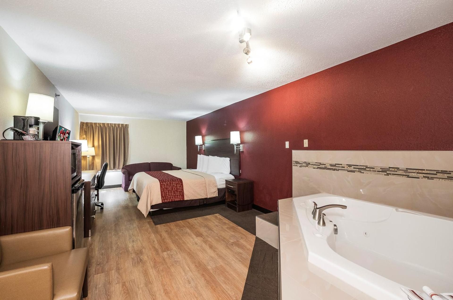 Suite King with Jacuzzi Non-Smoking