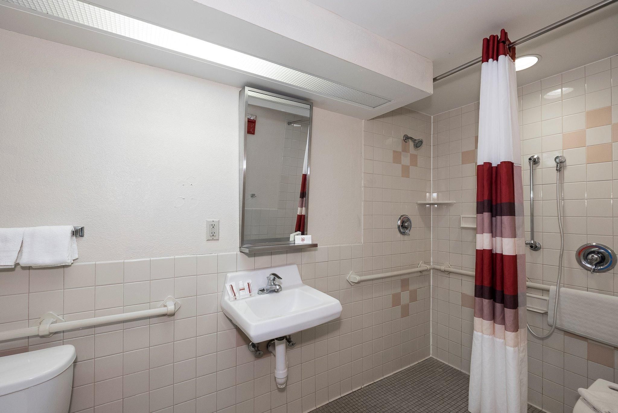 ADA Deluxe 2 Full Beds Roll-In Shower Non-Smoking