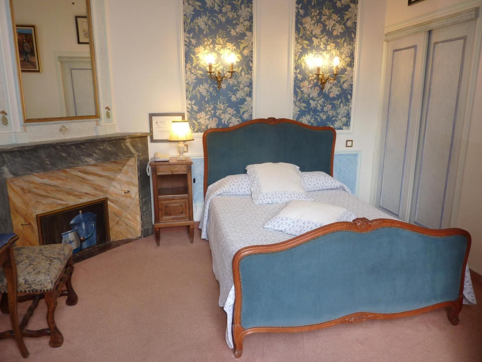 Standard Double Room with City View