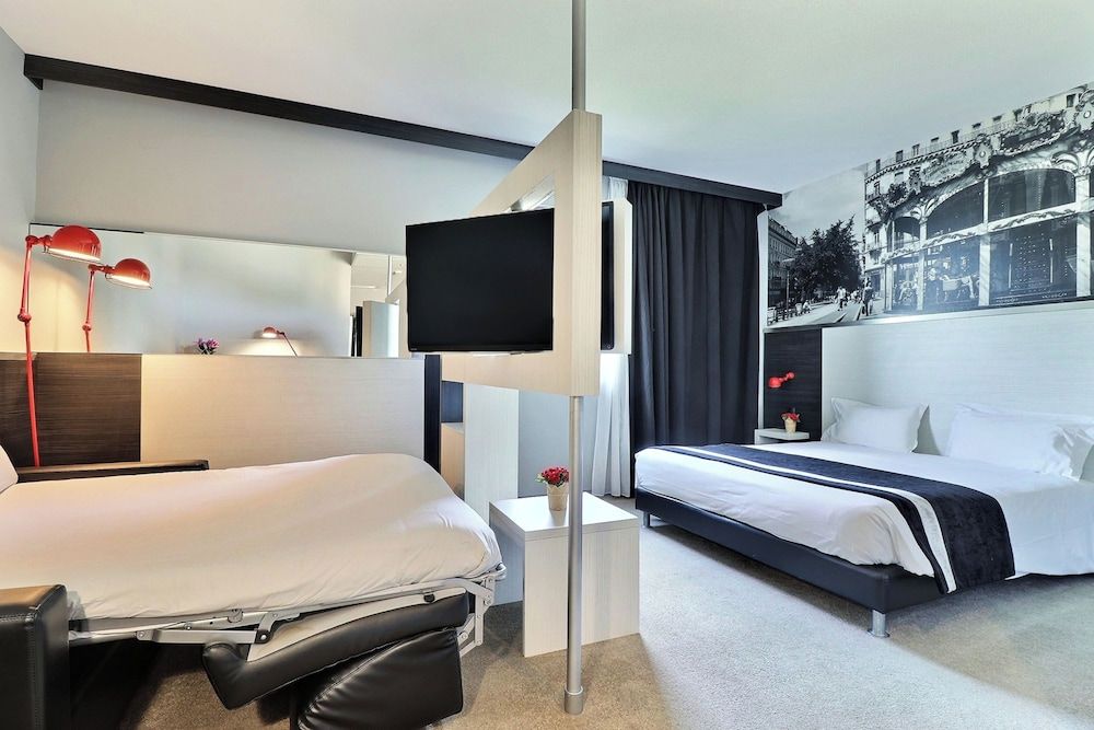 Hôtel des Lumières Lyon Meyzieu Arena Stadium Luxury Suite 4