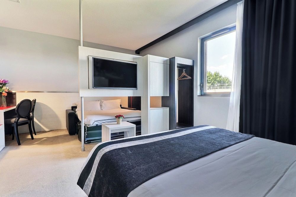 Hôtel des Lumières Lyon Meyzieu Arena Stadium Luxury Suite 5