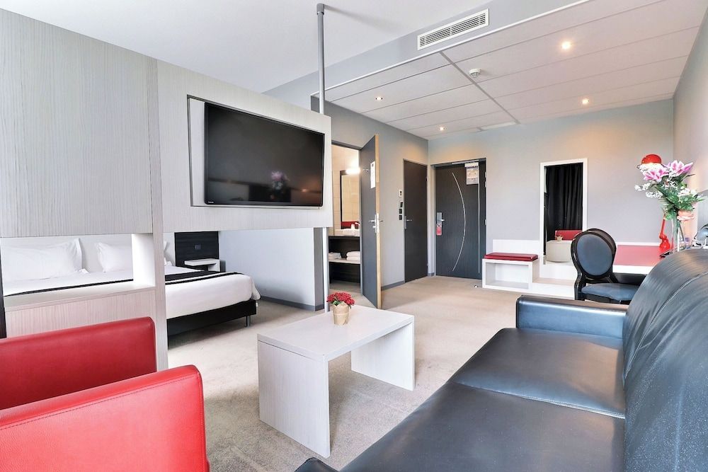 Hôtel des Lumières Lyon Meyzieu Arena Stadium Luxury Suite 8