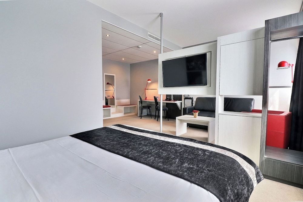 Hôtel des Lumières Lyon Meyzieu Arena Stadium Luxury Suite