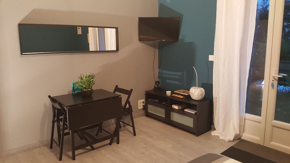 La Villa Provencale Deluxe Suite, 2 Bedrooms, Non Smoking, Poolside 11