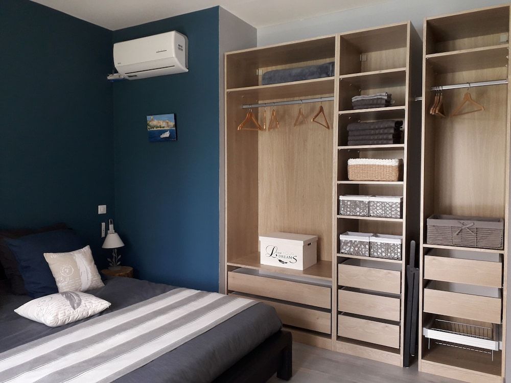 La Villa Provencale Deluxe Suite, 2 Bedrooms, Non Smoking, Poolside 2