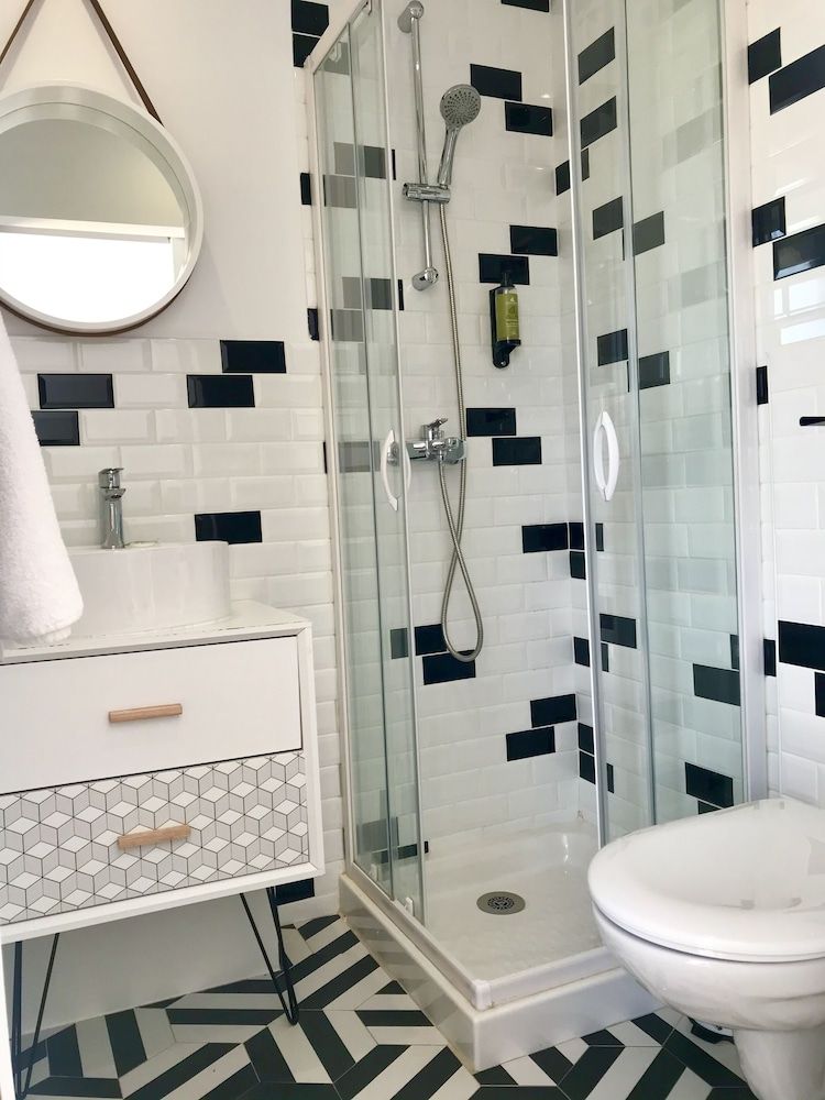 Hôtel Les Volets Rouges - Cassis "SMALL" Room Without Terrace (pets prohibited) 5