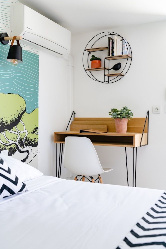 Hôtel Les Volets Rouges - Cassis "SMALL" Room Without Terrace (pets prohibited)