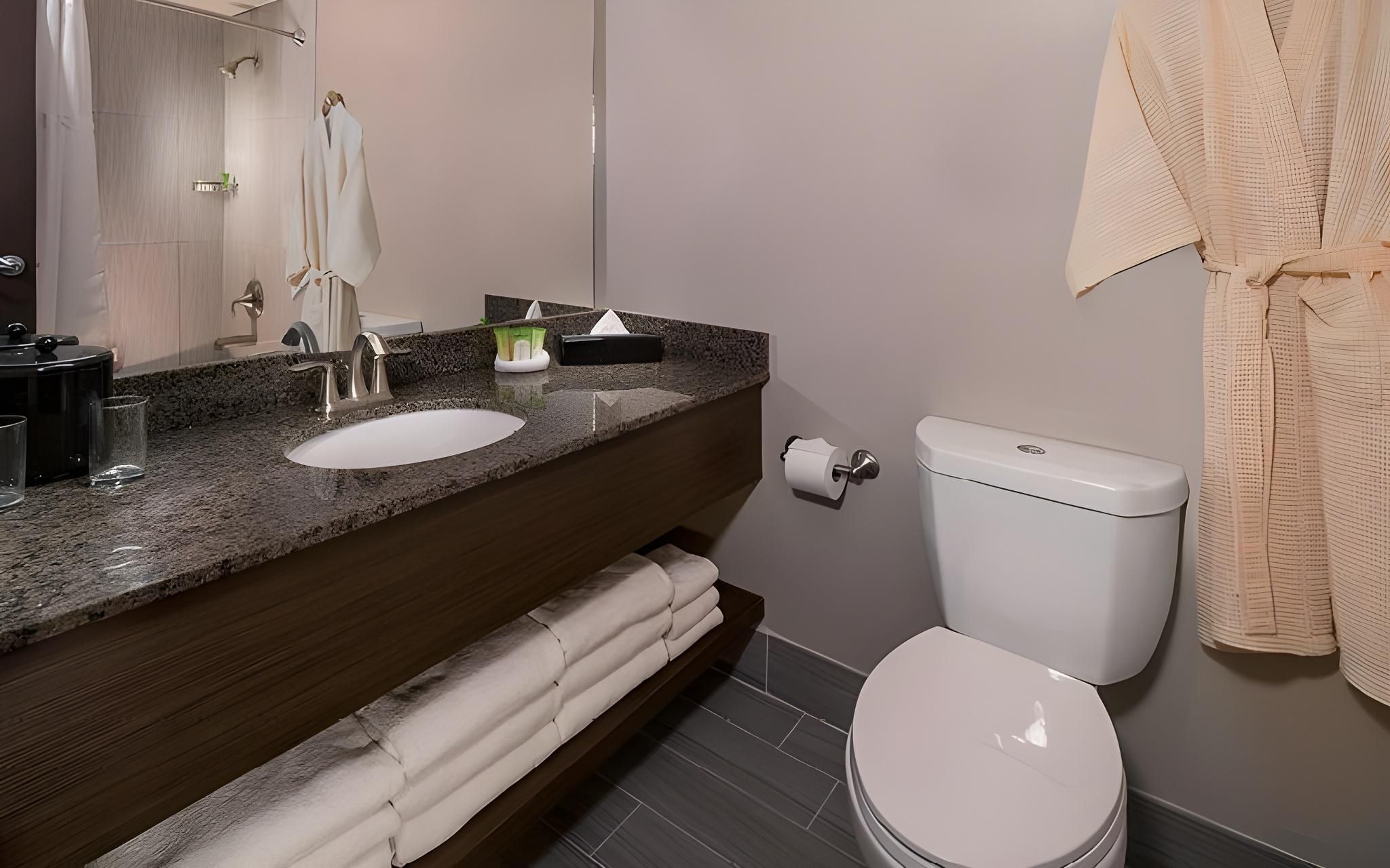 Arizona Charlie's Decatur Meadows Deluxe Room - 2 Queens 5