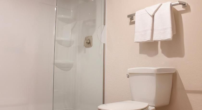 Arizona Charlie's Decatur Meadows Deluxe Room - 2 Queens 6
