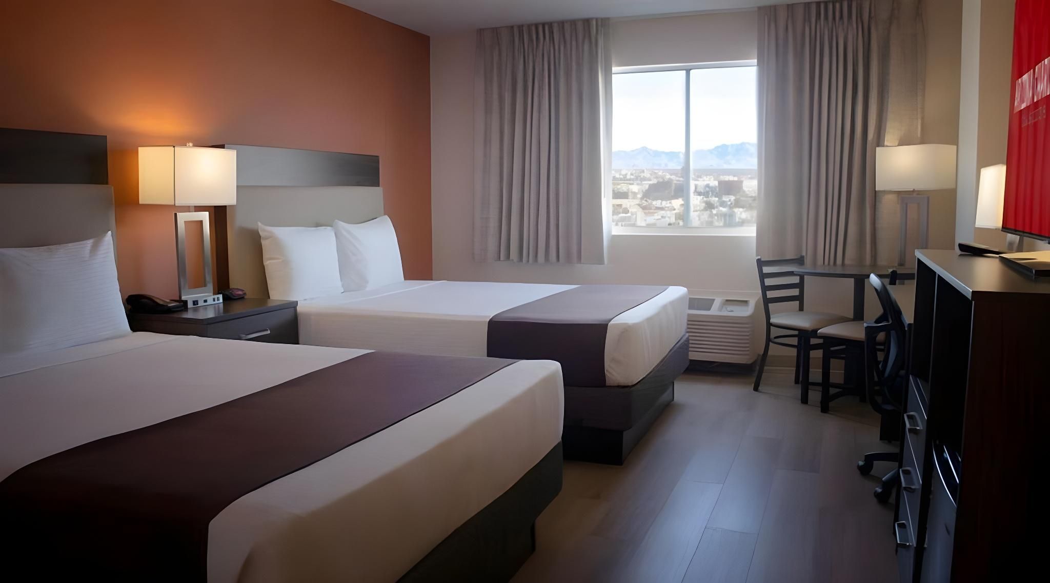 Arizona Charlie's Decatur Meadows Deluxe Room - 2 Queens 3