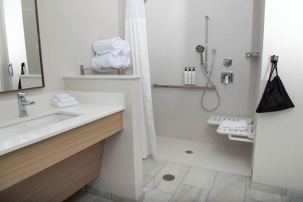 Fairfield Inn & Suites by Marriott Pensacola Beach Room, 2 Queen Beds, Beachfront (Mobility/Hearing Accessible, Tub) 2