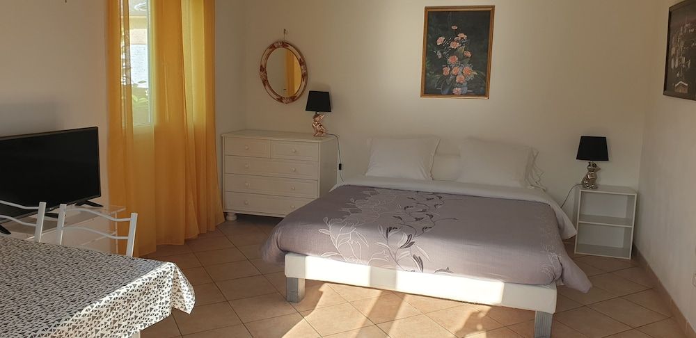 Basic Bungalow, Ensuite, Garden View