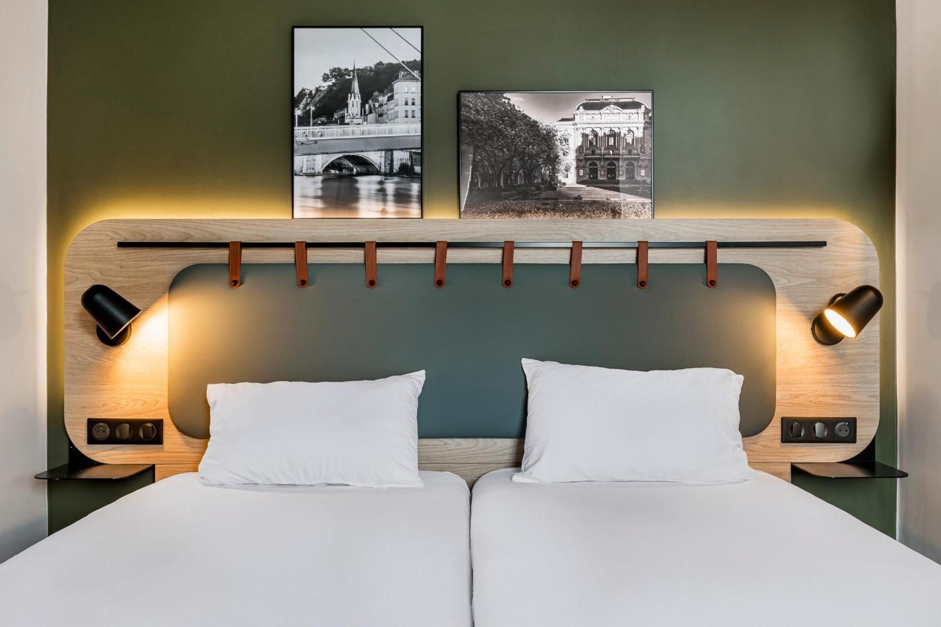 Standard - 2 Single Beds