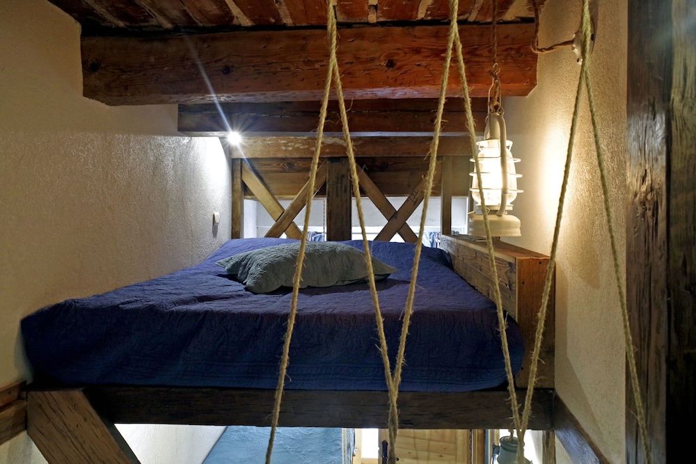 Un Mas en Ville Romantic Room, 2 Bedrooms 8