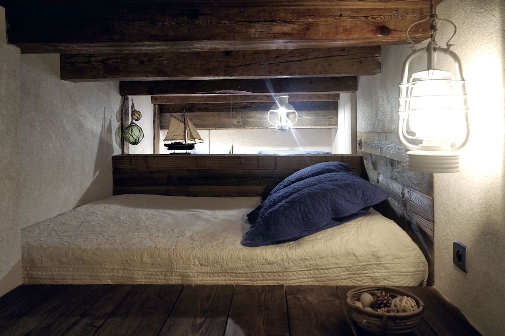 Un Mas en Ville Romantic Room, 2 Bedrooms 7