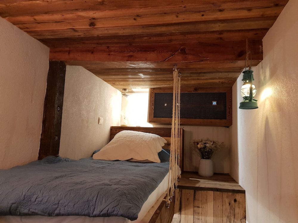 Un Mas en Ville Romantic Room, 2 Bedrooms 5