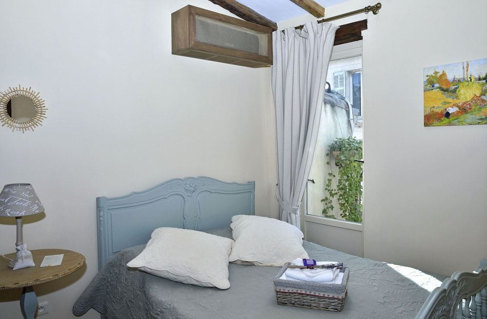 undefined Un Mas en Ville 6