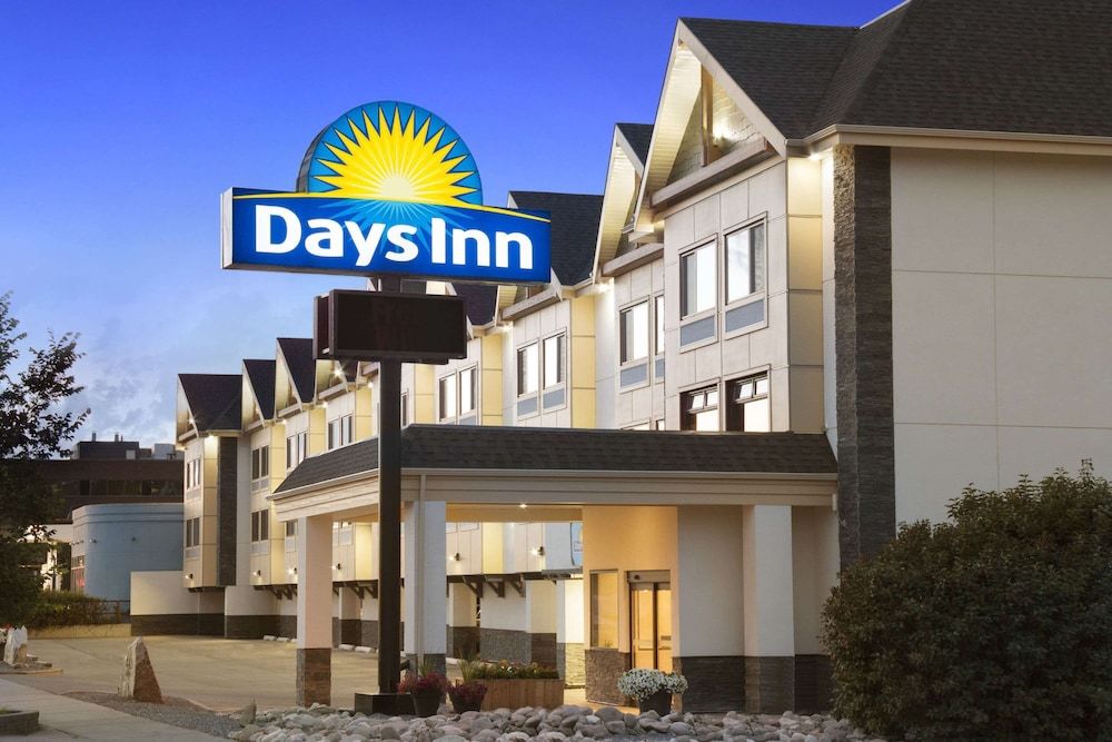 undefined Days Inn by Wyndham Calgary Northwest 2